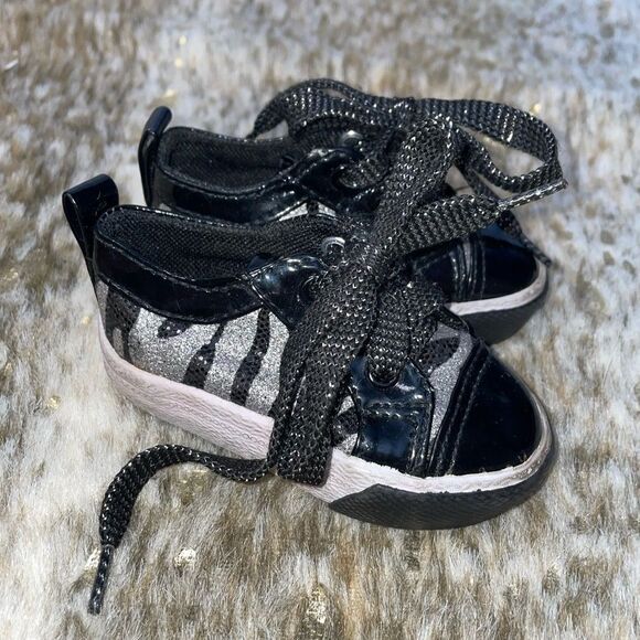 5 for $25🔥Koala Kids Silver Zebra Striped Sneakers Girls Size 3 - Picture 1 of 7